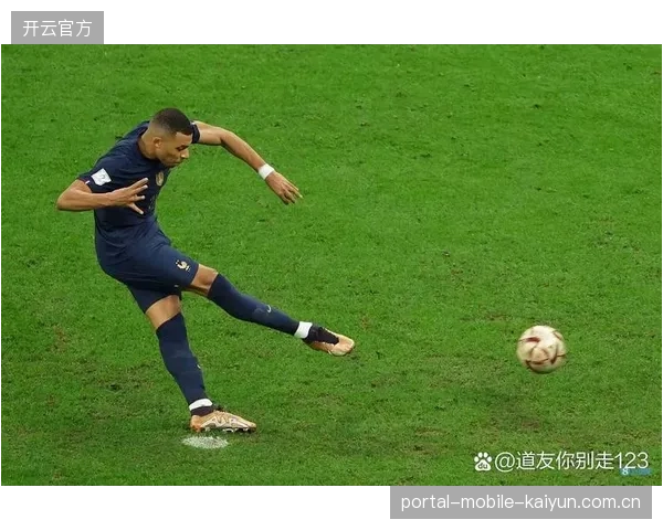 姆巴佩在俱乐部位置中锋化,德尚需决定其在国家队是延续边路爆点还是担任中锋 姆巴佩在俱乐部位置中锋化,德尚需决定其在国家队是延续边路爆点还是担任中锋